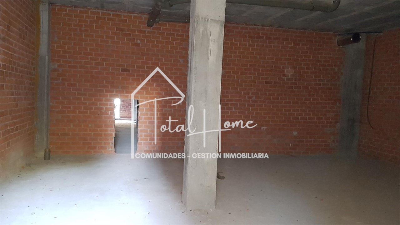 Foto 1 Se alquila local comercial para acondicionar en Milladoiro