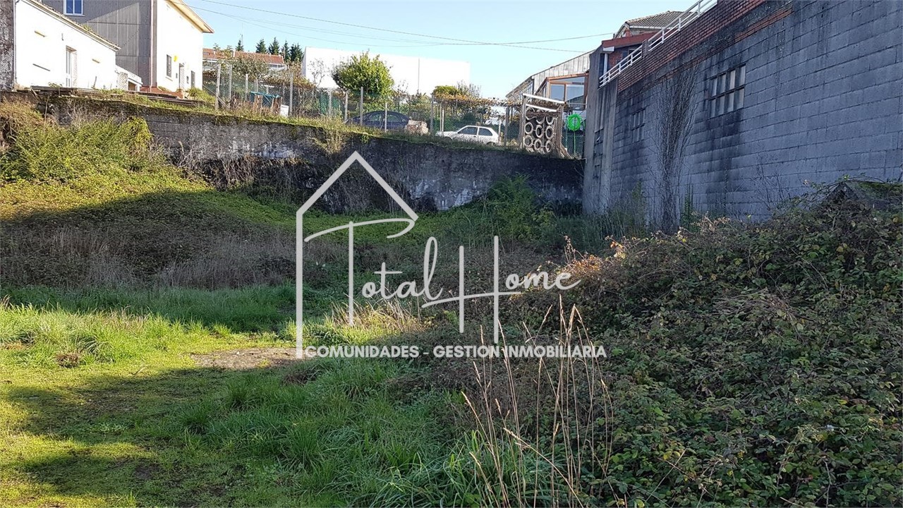 Foto 1 Se vende finca edificable muy cerca del centro comercial As Cancelas