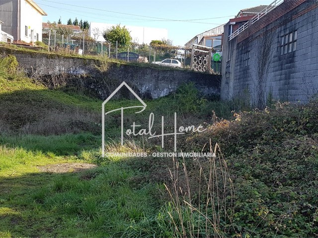 Se vende finca edificable muy cerca del centro comercial As Cancelas - Santiago de Compostela