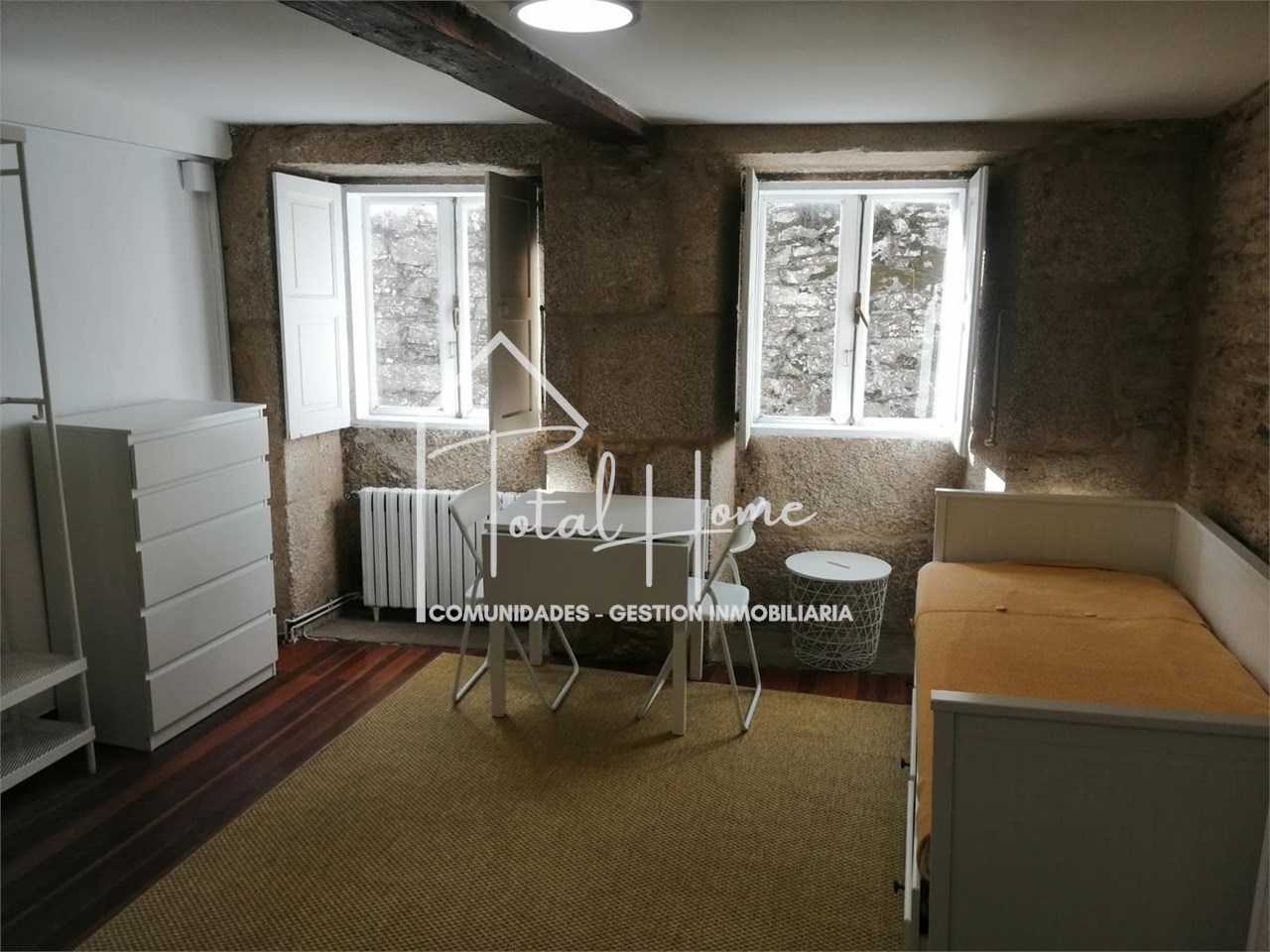 Foto 2 Total Home alquila estudio en el casco antiguo de Santiago