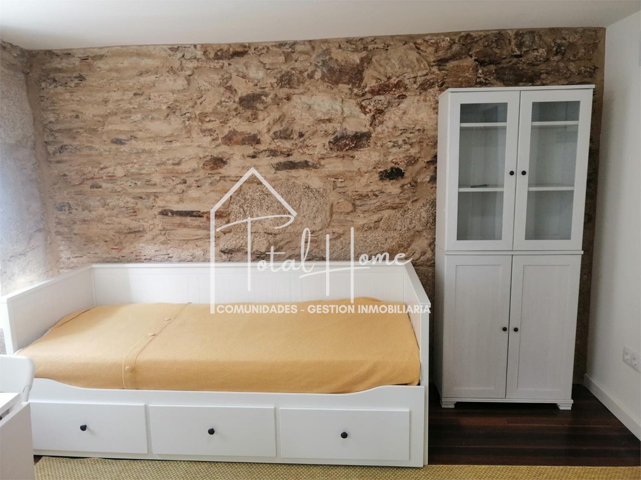 Foto 3 Total Home alquila estudio en el casco antiguo de Santiago