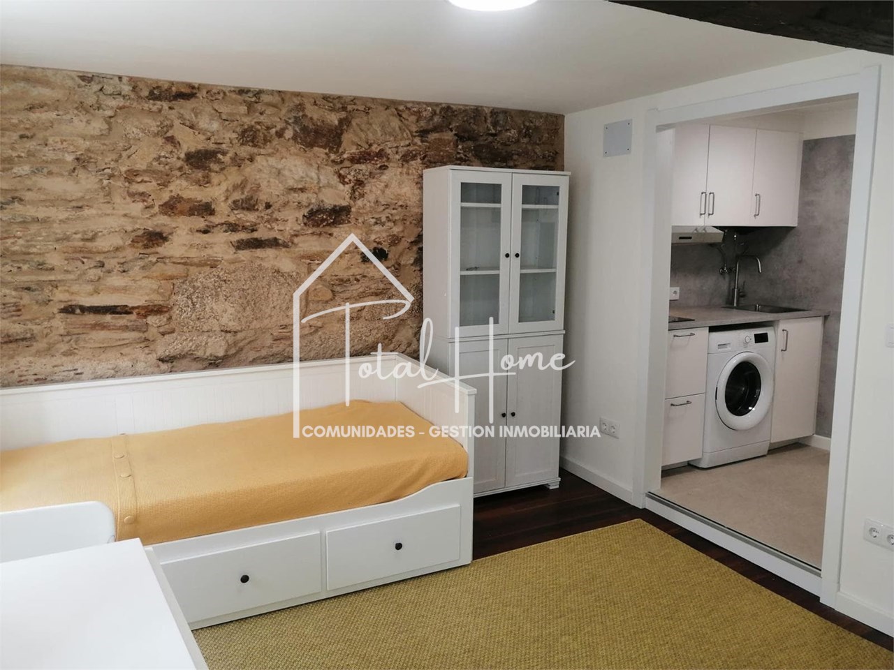 Foto 4 Total Home alquila estudio en el casco antiguo de Santiago