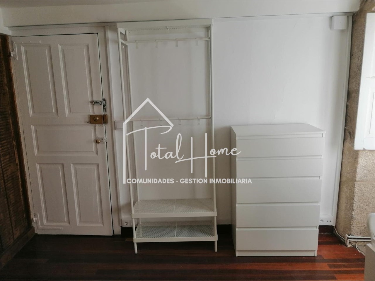 Foto 6 Total Home alquila estudio en el casco antiguo de Santiago